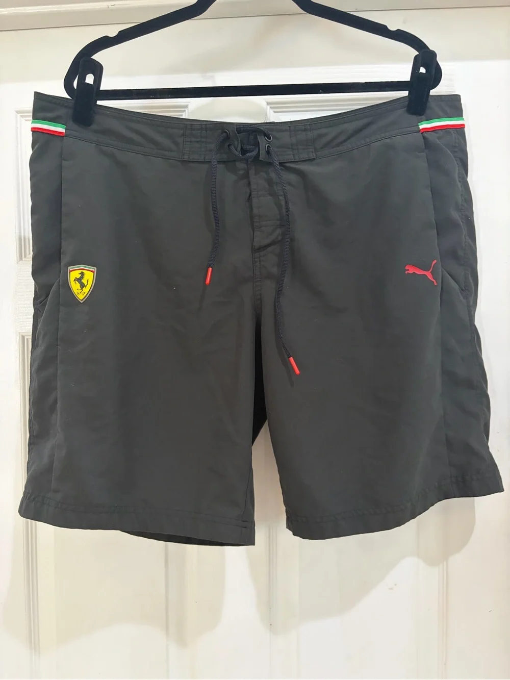 Puma Scuderia Ferrari Men’s Black Board Shorts Swim Trunks XL Formula 1